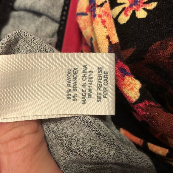 ❤️SOLD❤️ L cold shoulder flowy tops - Picture 4 of 4